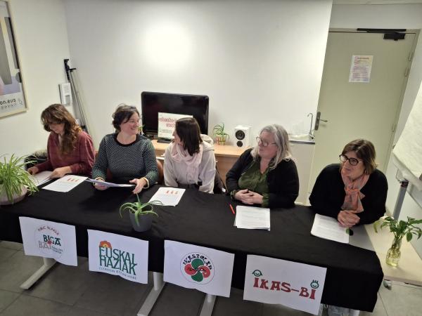 Seaska_%20Ikas%20Bi_%20Euskal%20Haziak%20eta%20Biga%20Baik%20antolatu%20prentsaurrekoa