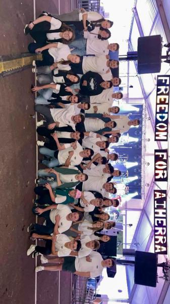 Aihertar%20gazte%20antolatzaileen%20parte%20bat_%20joan%20den%20larunbatean_%20kontzertua%20aitzin%20(Arg:%20Karine)