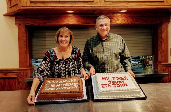 JENNY%20%20JOHN%20YSURSA.%20Chinoko%20Euskal%20Etxeak%20Bizi%20Emankorra%20saria%20eman%20die%20larunbatean%20John%20eta%20Jenny%20Ysursari.%20AEBn%20sortu%20senar-emazteek%20merezimendu%20osoz%20jaso%20dute_%20bizi%20osoa%20euskara%20eta%20euskal%20kulturari%20emana_%20dantzari_%20kantari_%20irakasle_%20antolatzaile_%20idazle_%20musikari...%20zerrenda%20arras%20luzea.%20Zorion%20bero-beroak!