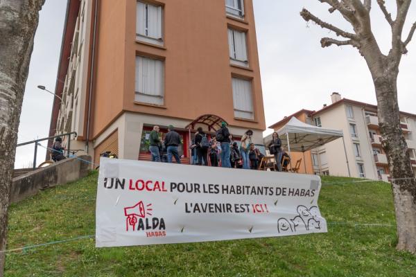 Hitzaldia-%20Cafecioren%20estreinaldia%20-%20Aldak%20Habas%20auzoan%20-%20Emazteen%20etxea%20-%20Baionan%20Kantuz